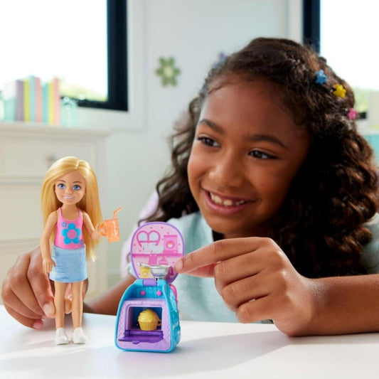 Barbie Famiy & Friends Chelsea Cupcake Baking Backpack Chelsea Doll