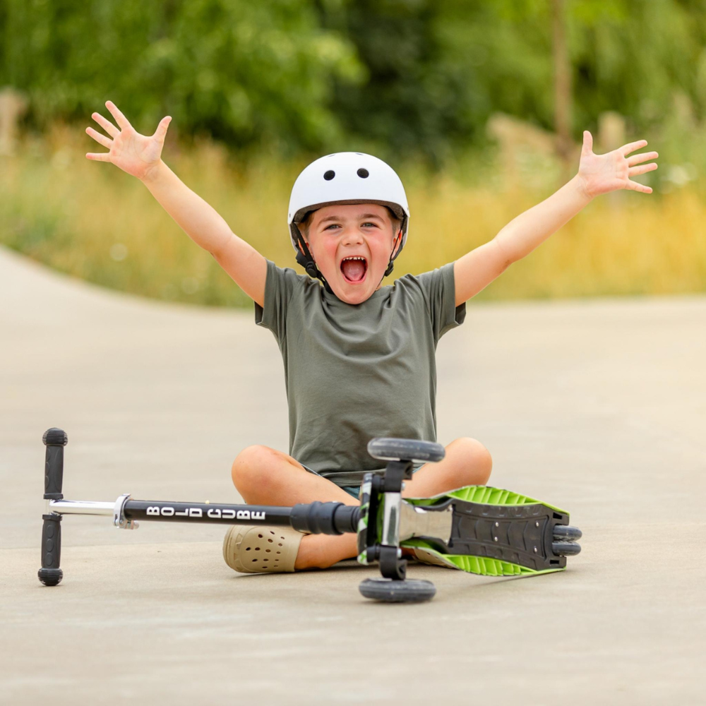 BOLDCUBE Big 3-Wheel Kick Scooter for Kids – Foldable Lean-to-Steer Toy with Light-Up Wheels & Adjustable T-Bar – Swift Green